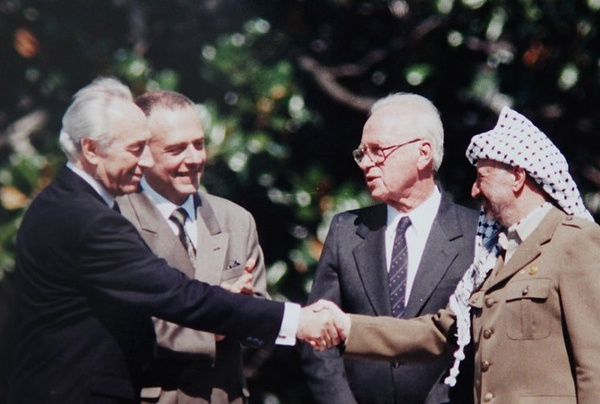 Icchak Rabin i Jasir Arafat w Oslo 
