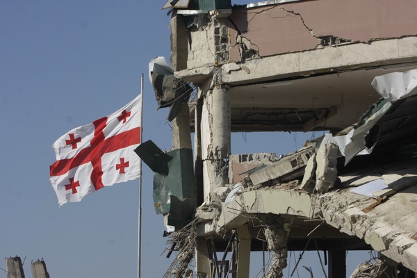 Wojna rosyjsko-gruzińska: gruzińska baza wojskowa w Gori po rosyjskim bombardowaniu (fot. Giorgi Abdaladze)