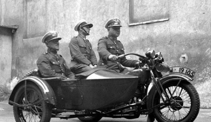 big_Motocyklowy_patrol_policji_1932