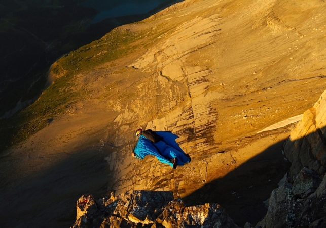 BASE jumping