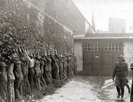 Polscy_pocztowcy_po_kapitulacji_Gdańsk_1