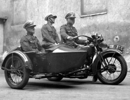 big_Motocyklowy_patrol_policji_1932